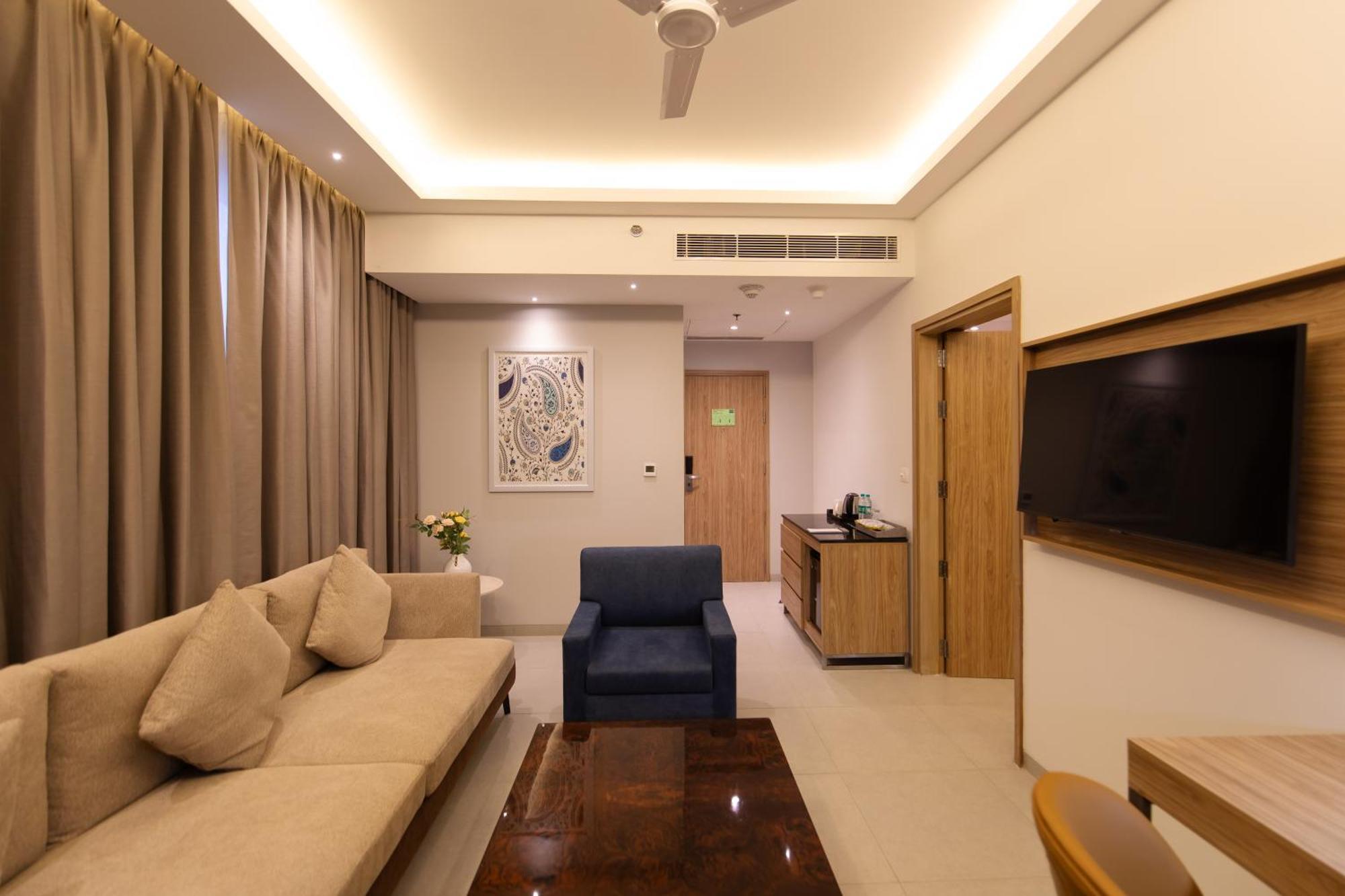 Hometel Alambagh Lucknow - A Sarovar Hotel Exterior foto
